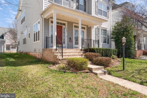 8809 Yellow Hammer Dr, Gainesville, VA 20155-5852