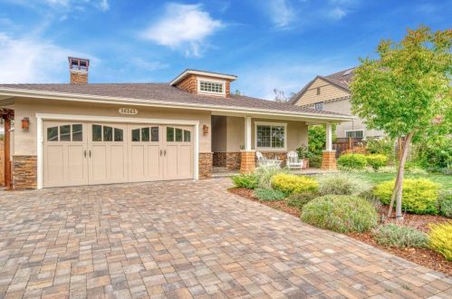 16161 Escobar Ave, Los Gatos, CA 95032-3648
