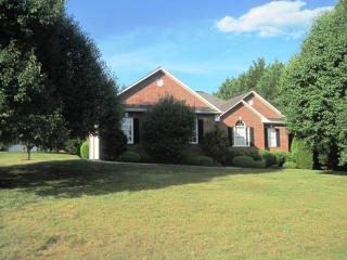 2233 Hedgerow Cir, Hickory, NC 28601-7798