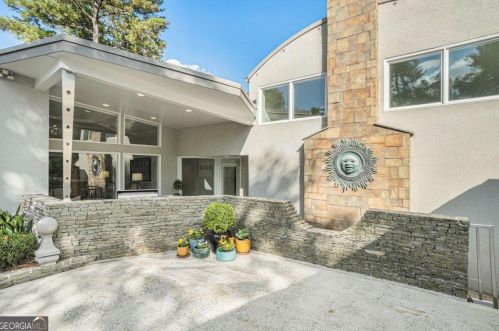 887 Berkshire Rd, Atlanta GA  30324-4929 exterior