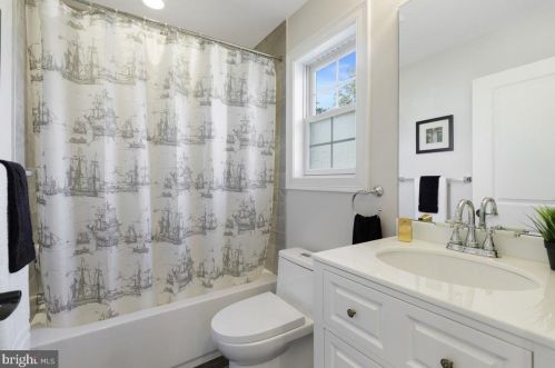 199 Snowden Ln, Princeton NJ 08540-3629 exterior