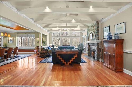17 Carrington Dr, Greenwich CT  06831-3119 exterior