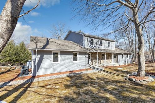 51 Wells Rd, Upper Stepney, CT 06468-1266