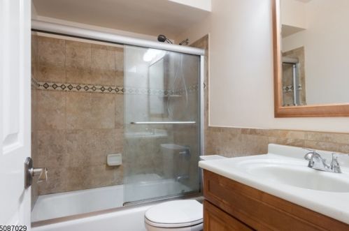 14 Ginger Ct, Princeton NJ  08540-9421 exterior