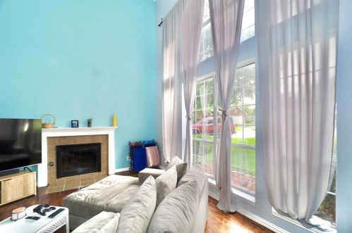 2422 Whispering Cv Cir, Garland TX exterior