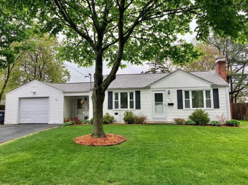 142 Missouri Dr, Warwick, RI 02886-8119