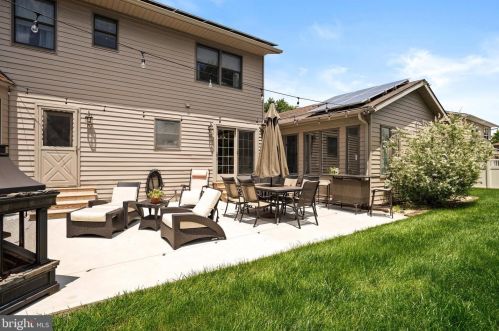 39 Ray Dwier Dr, Trenton NJ  08690-1808 exterior