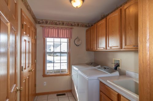 1302 Arneita St, Sycamore IL  60178-1128 exterior