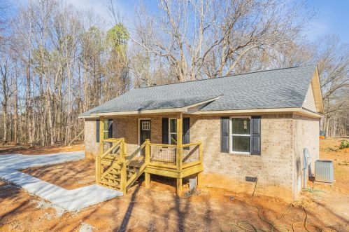 64 Baskins Ext, Canon, GA 30520-2140