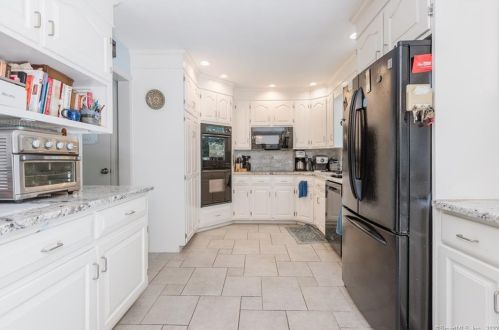 21 Lindenwoods Rd, Norwalk, CT 06851-1507