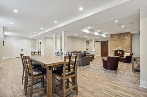 267 Middaugh Rd, Willowbrook IL  60514-1067 exterior