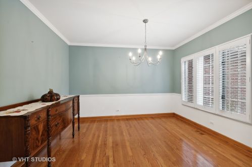 33 Stonehenge Ct, Willowbrook IL  60527-6414 exterior