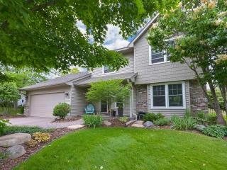 3906 Worchester Dr, Saint Paul, MN 55123-1652