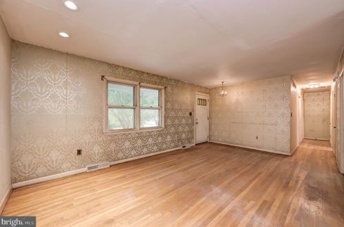 201 Mcquay Rd, Severna Park, MD 21146-1209