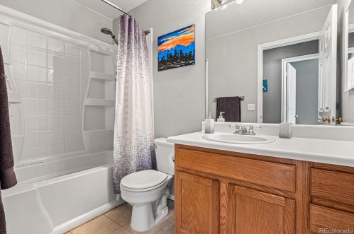 5162 Nepal Way, Aurora CO 80015-6403 exterior