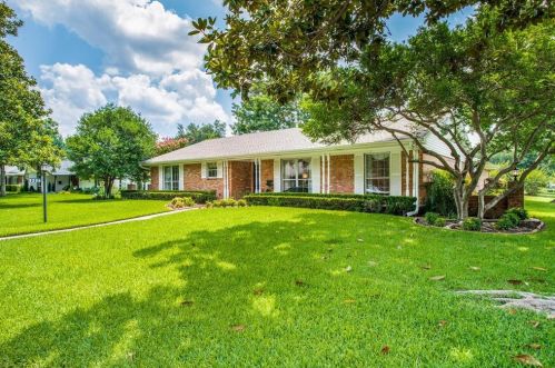 3206 Darbyshire Dr, Dallas, TX 75229-5026