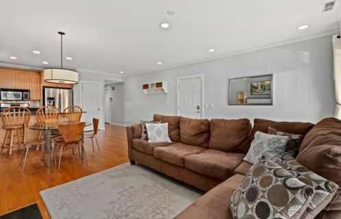 3114 Irving Park Rd, Chicago, IL 60618-3434