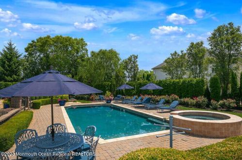 15 Pegasus Dr, Tinton Falls NJ 07724-2875 exterior