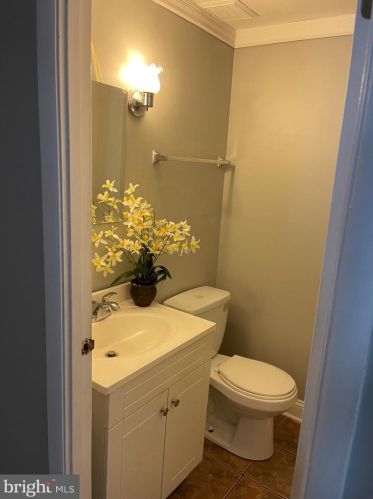 201 Newport Dr, Severna Park MD exterior