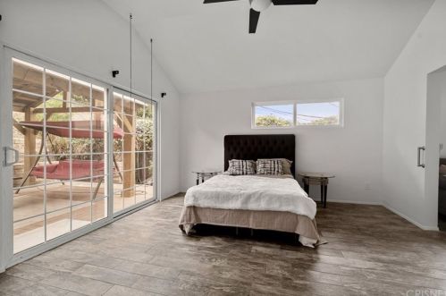 3637 Fairesta St, Glendale CA 91214-1804 exterior