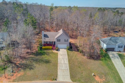 102 Three Rivers Ct, Hull, GA 30646-3371