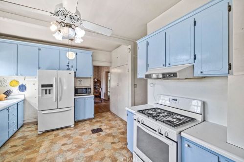 5216 Victoria Ave, Riverside CA  92506-1565 exterior