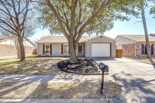 6424 Buckingham Trl, Fort Worth, TX 76182-5003