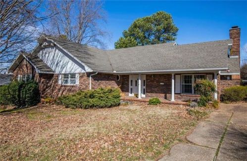 1305 Pine St, Rogers, AR 72758-4352