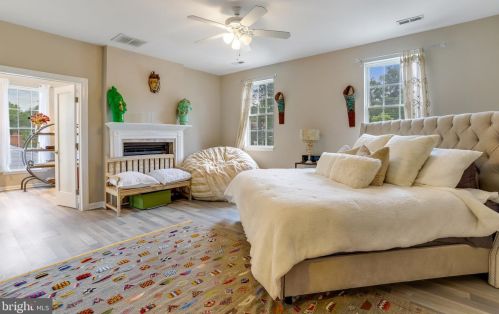 6803 Braddock Rd, Springfield VA  22151-3016 exterior