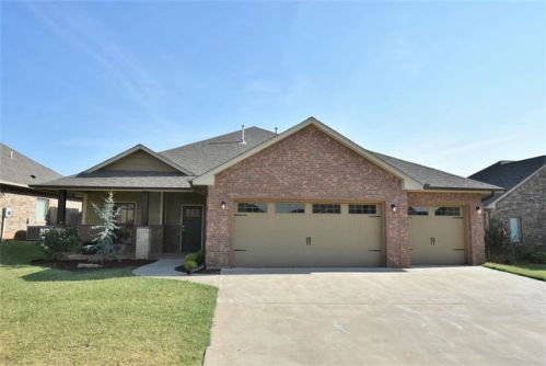 1508 Stone House Dr, Elgin, OK 73538