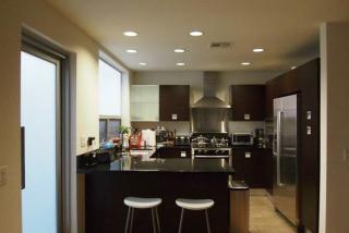 11607 La Grange Ave, Los Angeles CA  90025-5301 exterior