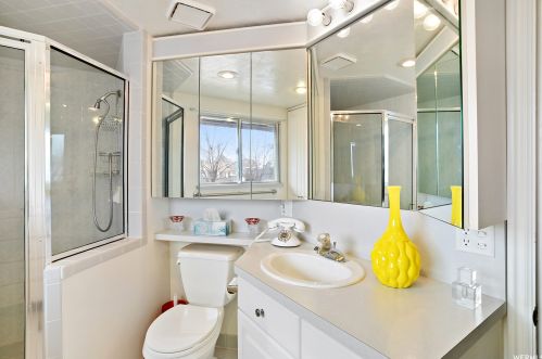 1960 Camelot, Taylorsville UT 84084-3206 exterior