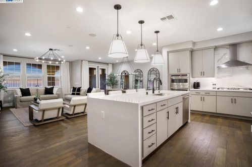 183 Sonas Dr, Hayward, CA 94542