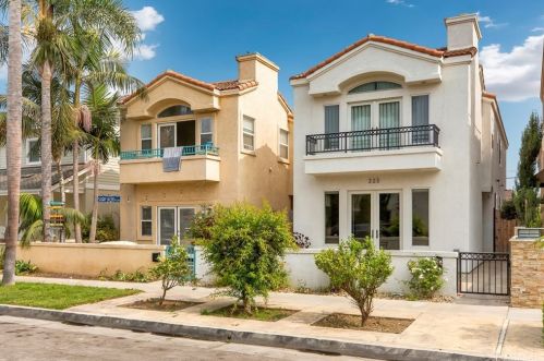 222 10th St, Huntington Beach, CA 92648-4804