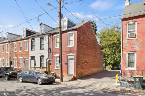 64 Locust St, Lancaster, PA 17602-3635