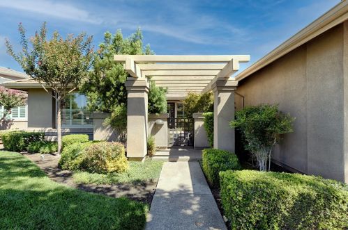 9547 Golf Course Ln, Elk Grove, CA 95758-4177