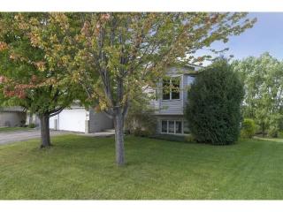 1417 Hunter Sq, Minnetrista, MN 55387