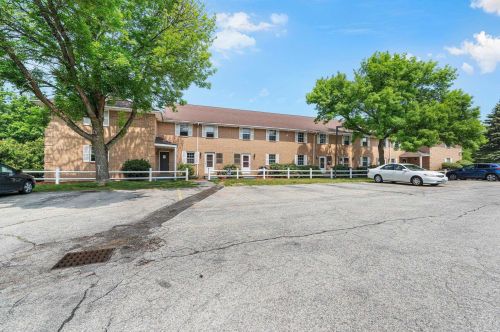 407 Elmwood Dr, Hudson NH  03051-3242 exterior