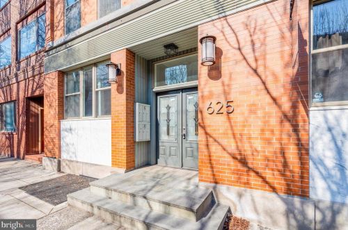 625 Bainbridge St, Philadelphia, PA 19147-2135