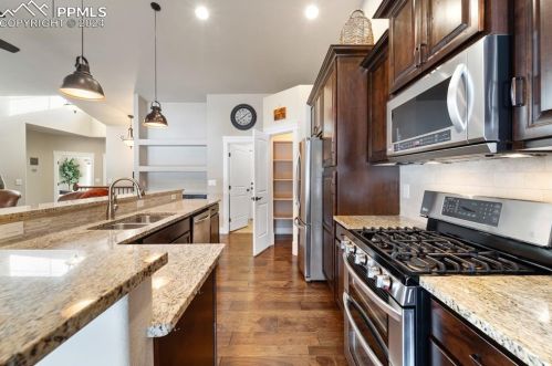 1316 Longs Pt, Woodland Park CO 80863-5306 exterior