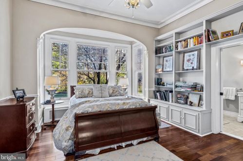 114 Kings Hwy, Tavistock NJ 08033-1981 exterior