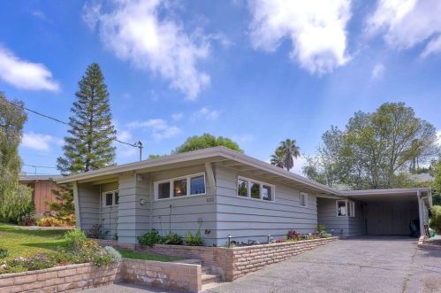 1111 Oak Dr, Vista CA  92084-4659 exterior