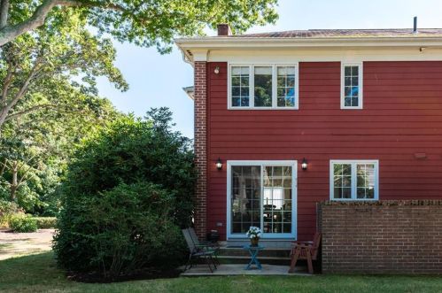 66 Elm St, Westerly, RI 02891-2152