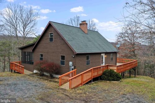 204 Quiet Place Ln, Berkeley Springs WV  25411-6633 exterior
