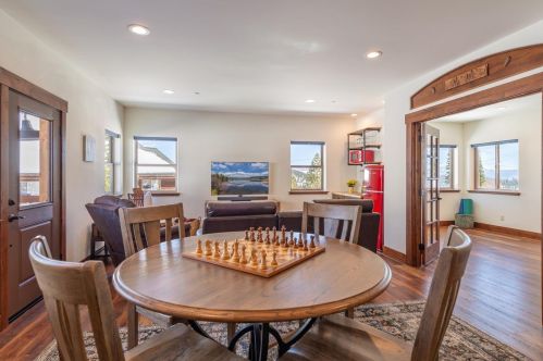 14574 Wolfgang Rd, Truckee CA  96161-6905 exterior