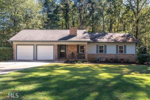 33 Fair Oaks Dr, Conyers, GA 30094-3211