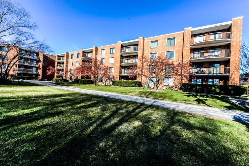 1605 Central Rd, Arlington Hts IL  60005-3303 exterior