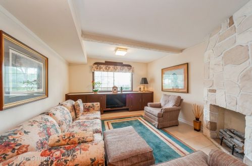 821 Castlewood Ln, Bannockburn IL  60015-2605 exterior