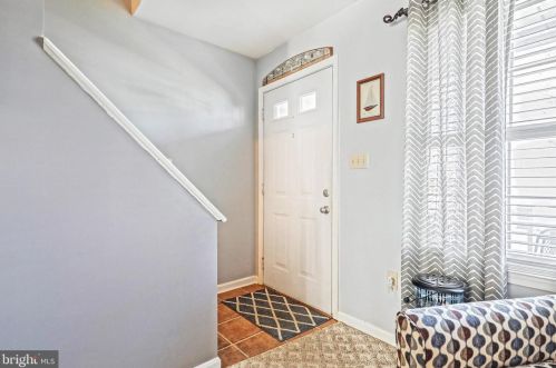 2878 Robin Rd, York, PA 17404-5746