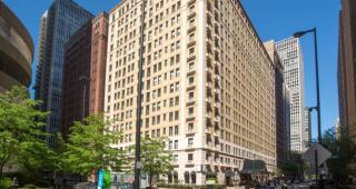 200 Chestnut St, Chicago IL  60610-3112 exterior
